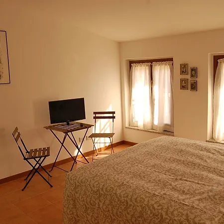 Cascina Del Poggio مزرعة للإقامة